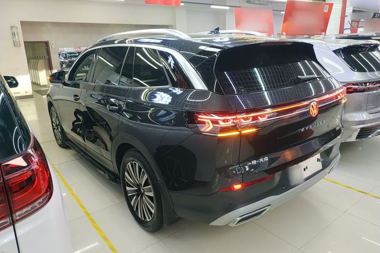 Used Volkswagen Tavendor 2023 330TSI Luxury Touring Edition Exterior 2