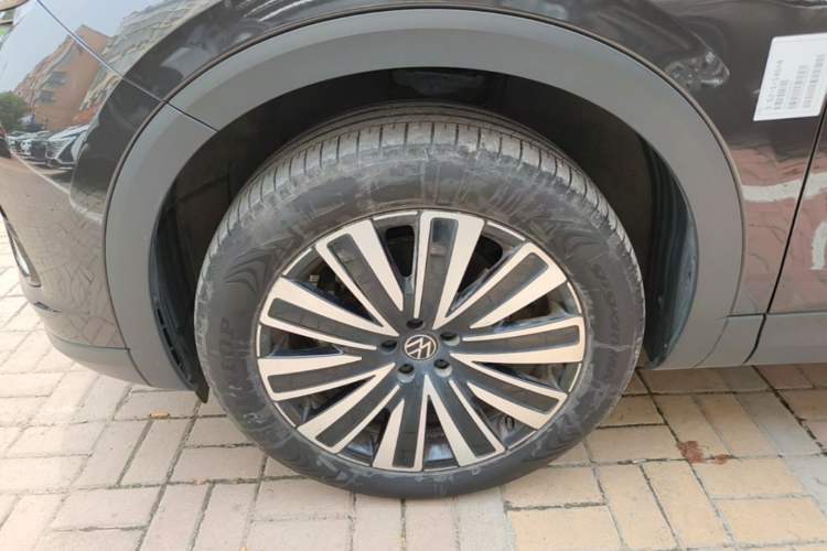 Used Volkswagen Tavendor 2023 330TSI Luxury Touring Edition Exterior 4