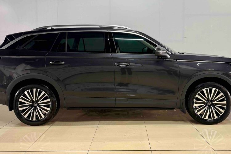 Used Volkswagen Tavendor 2023 330TSI Luxury Touring Edition Exterior 4