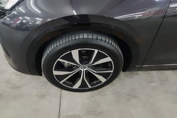 Used Volkswagen Tavendor 2023 380TSI Four-Wheel Drive R-Line First Edition Exterior 4