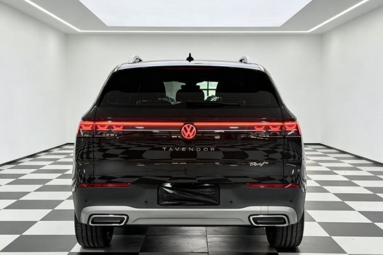 Used Volkswagen Tavendor 2023 330TSI Luxury Touring Edition Exterior 4