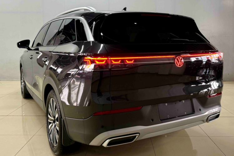 Used Volkswagen Tavendor 2023 330TSI Luxury Touring Edition Exterior 5