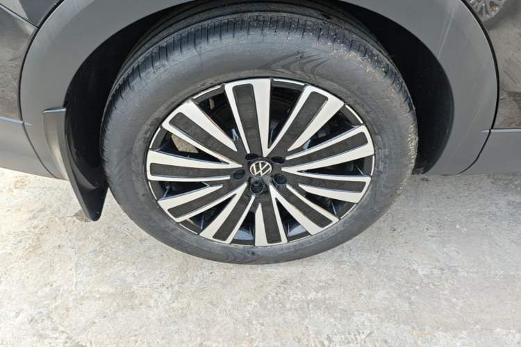 Used Volkswagen Tavendor 2023 330TSI Luxury Touring Edition Exterior 5