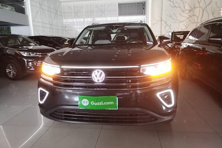 Used Volkswagen Tavendor 2023 330TSI Luxury Touring Edition Front