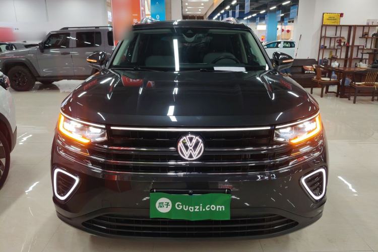 Used Volkswagen Tavendor 2023 330TSI Luxury Touring Edition Front