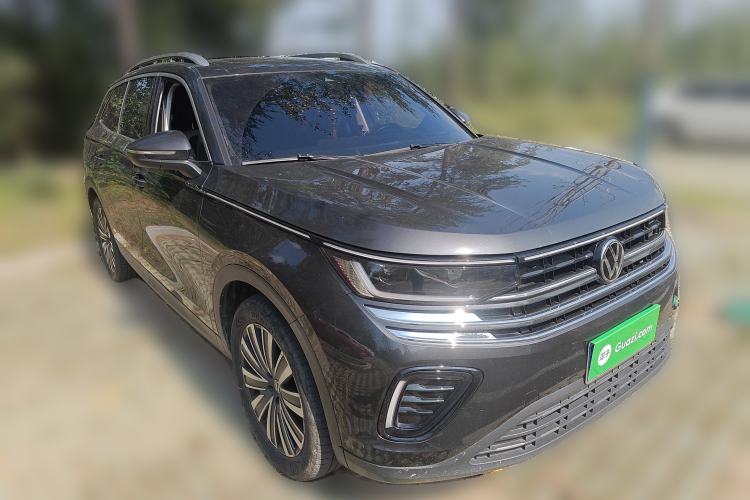 Used Volkswagen Tavendor 2023 330TSI Luxury Touring Edition Front Right 45 Deg