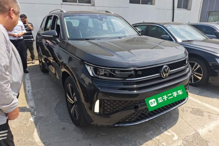 Used Volkswagen Tavendor 2023 380TSI Four-Wheel Drive R-Line Cruise Edition Front Right 45 Deg