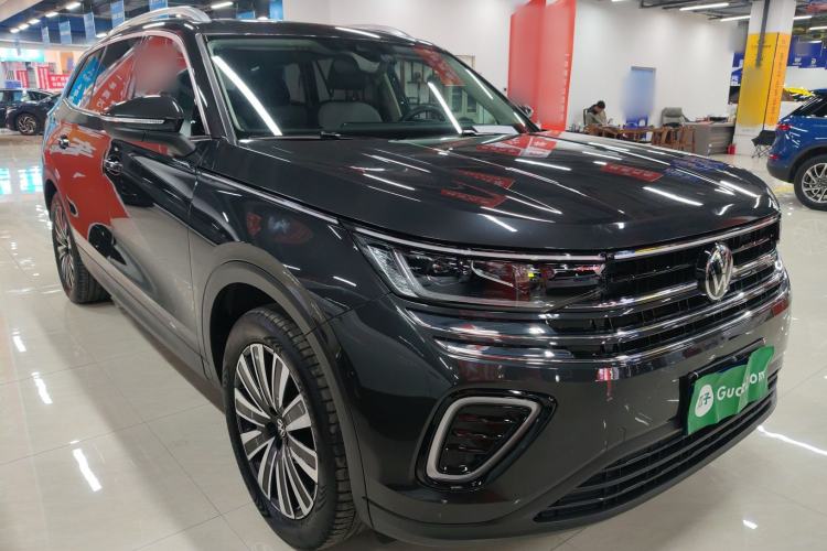 Used Volkswagen Tavendor 2023 330TSI Luxury Touring Edition Front Right 45 Deg