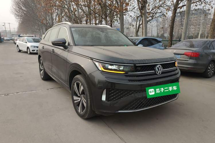 Used Volkswagen Tavendor 2023 380TSI Four-Wheel Drive R-Line Cruise Edition Front Right 45 Deg