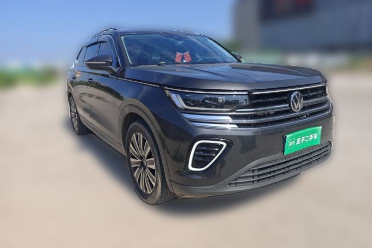 Used Volkswagen Tavendor 2023 330TSI Luxury Touring Edition Front Right 45 Deg