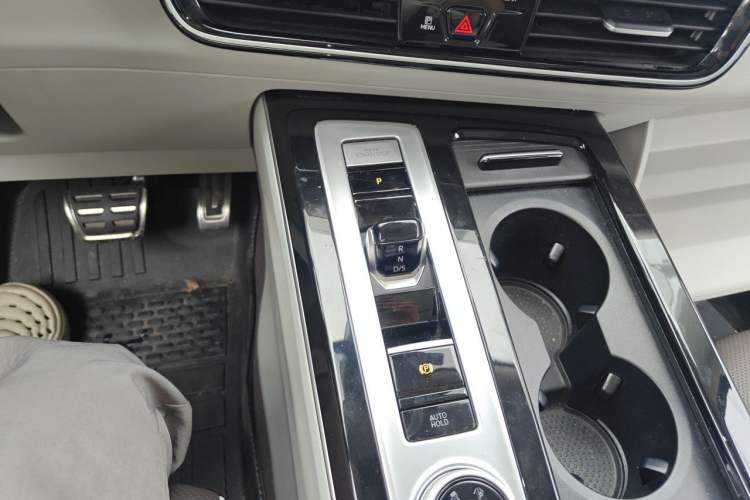Used Volkswagen Tavendor 2023 380TSI Four-Wheel Drive R-Line Cruise Edition Gear Lever