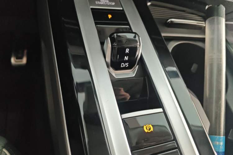 Used Volkswagen Tavendor 2023 380TSI Four-Wheel Drive R-Line Cruise Edition Gear Lever