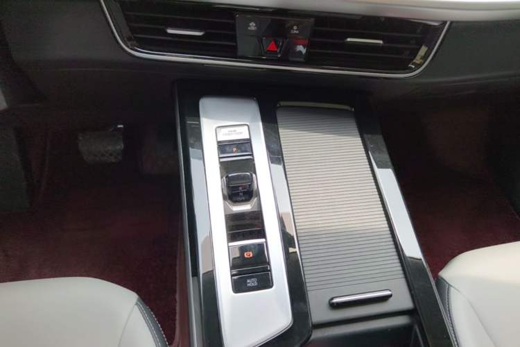 Used Volkswagen Tavendor 2023 330TSI Luxury Touring Edition Gear Lever