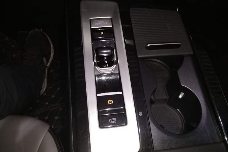 Used Volkswagen Tavendor 2023 330TSI Luxury Touring Edition Gear Lever