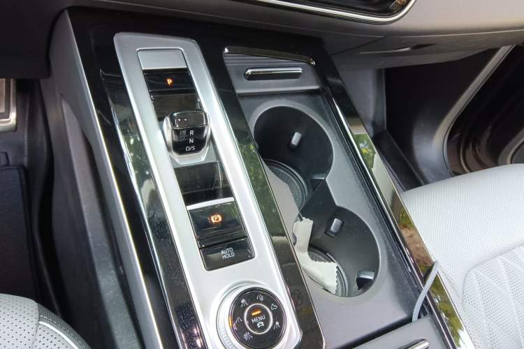 Used Volkswagen Tavendor 2023 380TSI Four-Wheel Drive R-Line First Edition Gear Lever