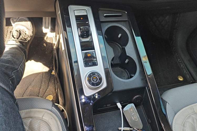 Used Volkswagen Tavendor 2023 380TSI Four-Wheel Drive R-Line First Edition Gear Lever