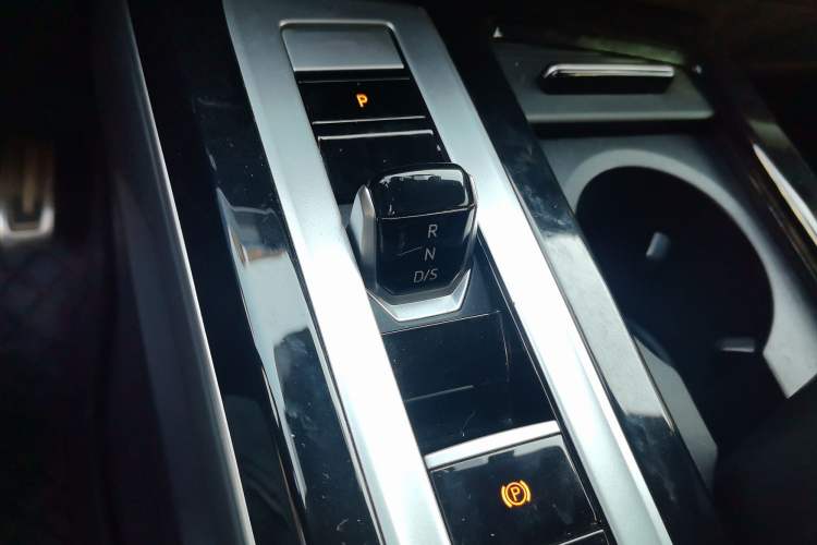 Used Volkswagen Tavendor 2023 380TSI Four-Wheel Drive R-Line Cruise Edition Gear Lever