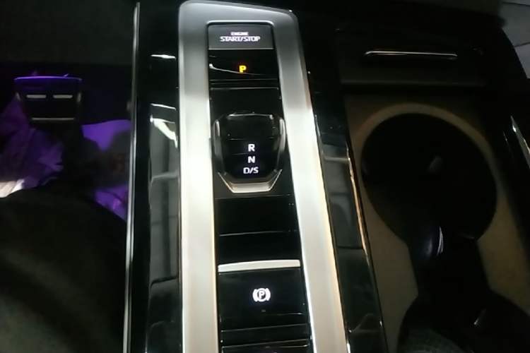 Used Volkswagen Tavendor 2023 380TSI Four-Wheel Drive R-Line Cruise Edition Gear Lever