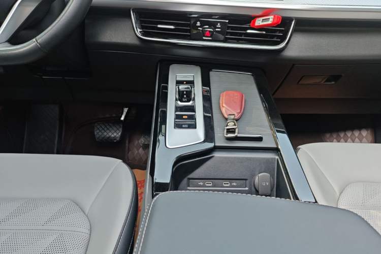 Used Volkswagen Tavendor 2023 330TSI Luxury Touring Edition Gear Lever