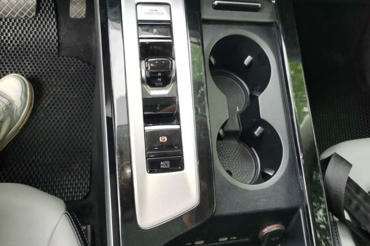 Used Volkswagen Tavendor 2023 330TSI Luxury Touring Edition Gear Lever