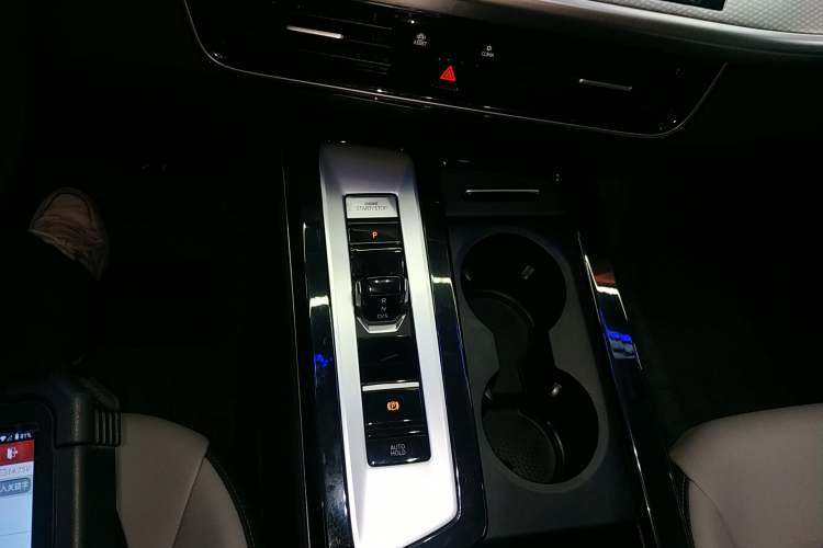 Used Volkswagen Tavendor 2023 330TSI Luxury Touring Edition Gear Lever