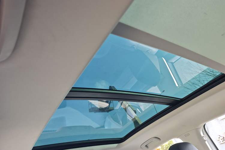 Used Volkswagen Tavendor 2023 330TSI Luxury Touring Edition Headliner