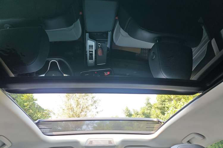 Used Volkswagen Tavendor 2023 330TSI Luxury Touring Edition Headliner