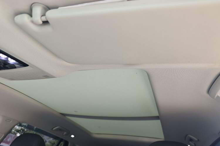 Used Volkswagen Tavendor 2023 330TSI Luxury Touring Edition Headliner