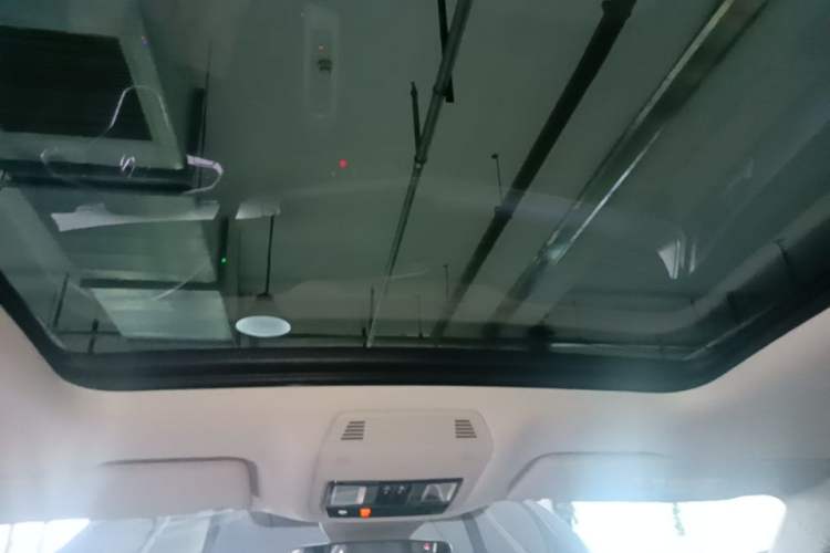 Used Volkswagen Tavendor 2023 330TSI Luxury Touring Edition Headliner