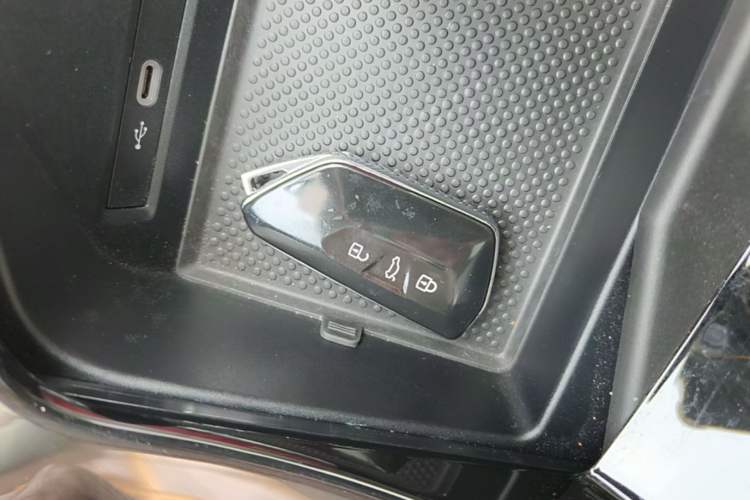 Used Volkswagen Tavendor 2023 330TSI Luxury Touring Edition Interior 1