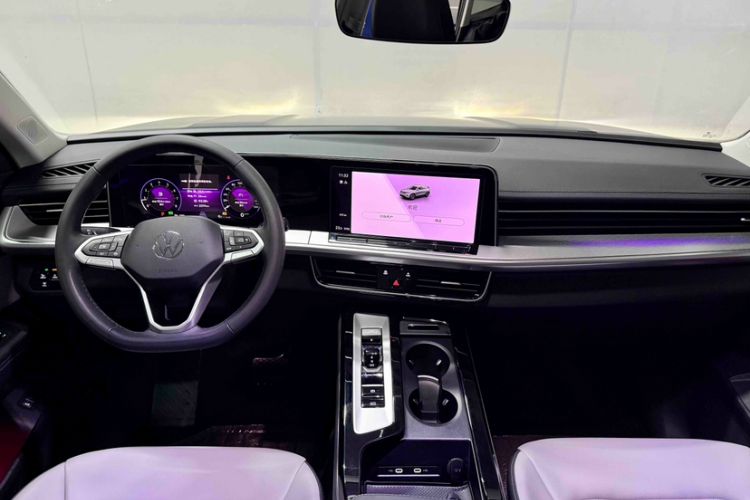 Used Volkswagen Tavendor 2023 330TSI Luxury Touring Edition Interior 1