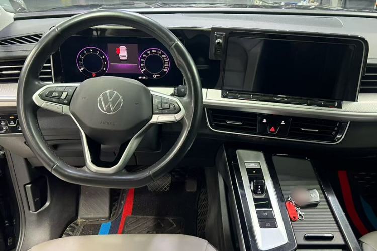 Used Volkswagen Tavendor 2023 330TSI Luxury Touring Edition Interior 1