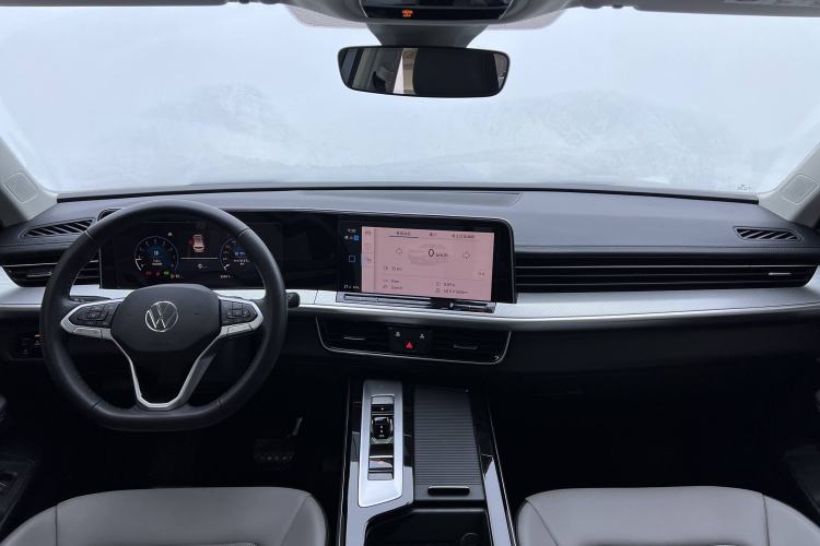 Used Volkswagen Tavendor 2023 330TSI Luxury Touring Edition Interior 1