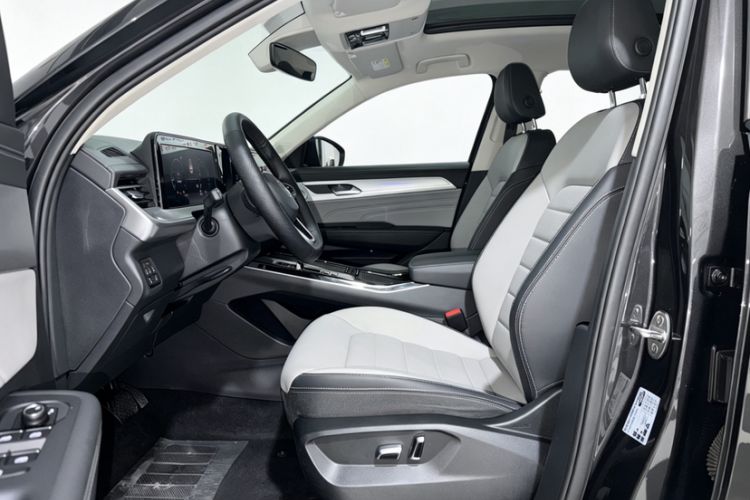 Used Volkswagen Tavendor 2023 330TSI Luxury Touring Edition Interior 1