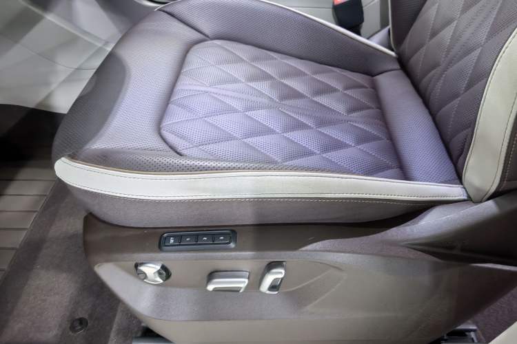 Used Volkswagen Tavendor 2023 380TSI Four-Wheel Drive R-Line Cruise Edition Interior 11