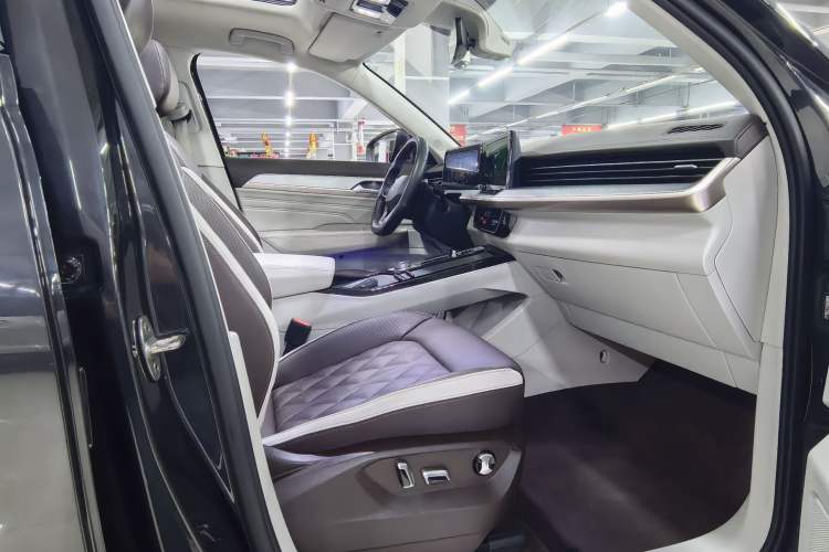 Used Volkswagen Tavendor 2023 380TSI Four-Wheel Drive R-Line Cruise Edition Interior 15