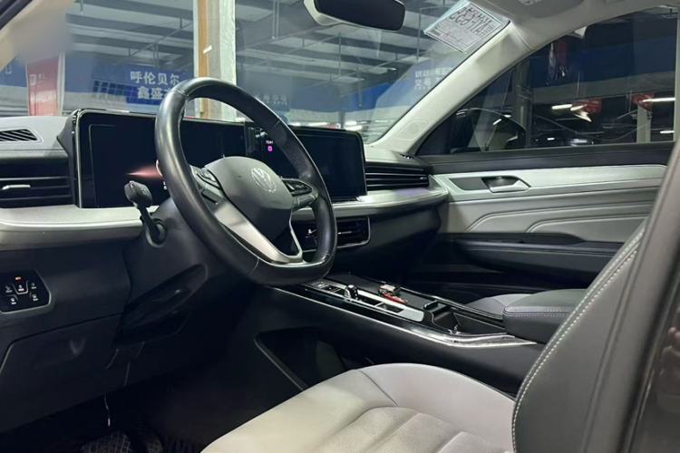 Used Volkswagen Tavendor 2023 330TSI Luxury Touring Edition Interior 2