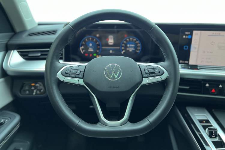 Used Volkswagen Tavendor 2023 330TSI Luxury Touring Edition Interior 2