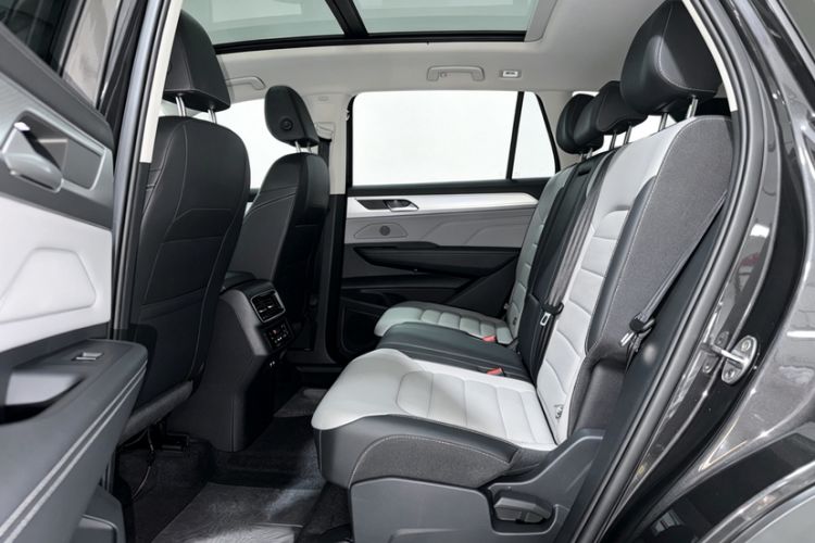 Used Volkswagen Tavendor 2023 330TSI Luxury Touring Edition Interior 2