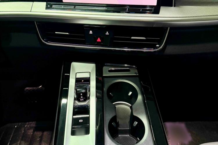 Used Volkswagen Tavendor 2023 330TSI Luxury Touring Edition Interior 3
