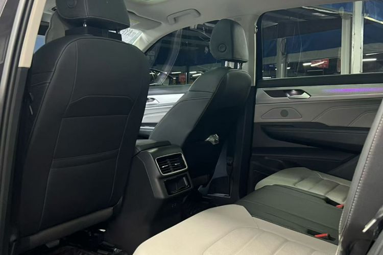 Used Volkswagen Tavendor 2023 330TSI Luxury Touring Edition Interior 3