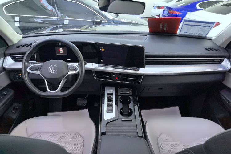 Used Volkswagen Tavendor 2023 330TSI Luxury Touring Edition Interior 3