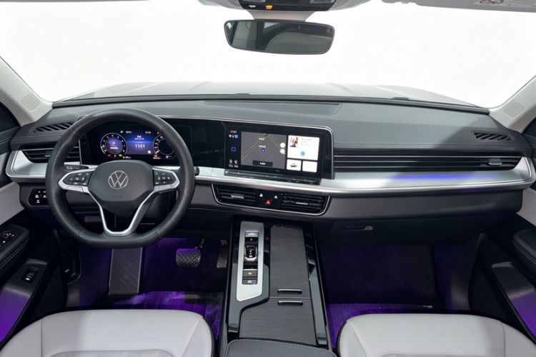 Used Volkswagen Tavendor 2023 330TSI Luxury Touring Edition Interior 3