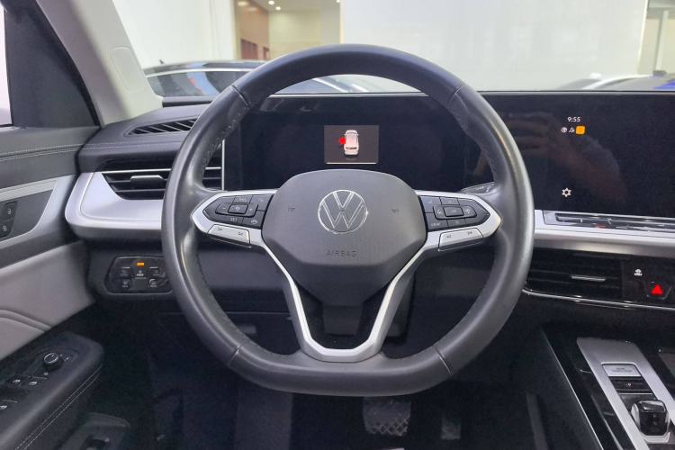 Used Volkswagen Tavendor 2023 330TSI Luxury Touring Edition Interior 4