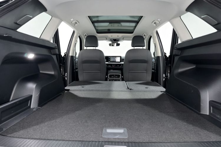 Used Volkswagen Tavendor 2023 330TSI Luxury Touring Edition Interior 4