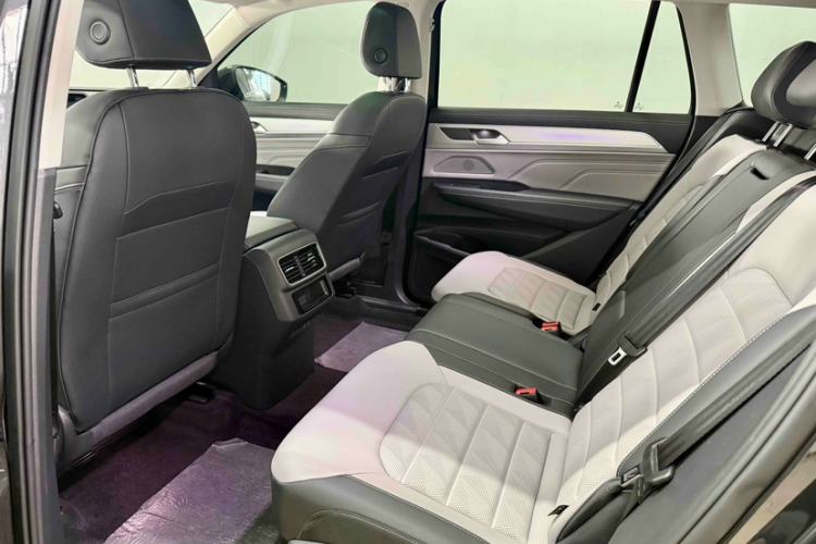 Used Volkswagen Tavendor 2023 330TSI Luxury Touring Edition Interior 5