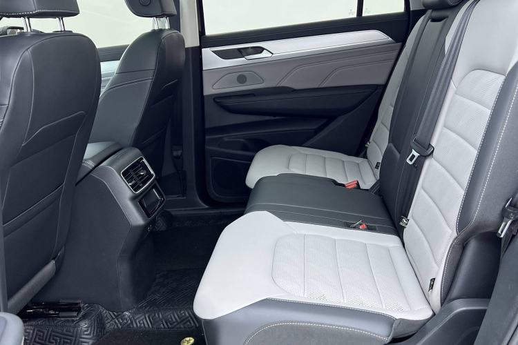 Used Volkswagen Tavendor 2023 330TSI Luxury Touring Edition Interior 6
