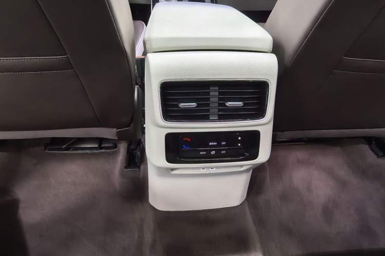 Used Volkswagen Tavendor 2023 380TSI Four-Wheel Drive R-Line Cruise Edition Interior 8