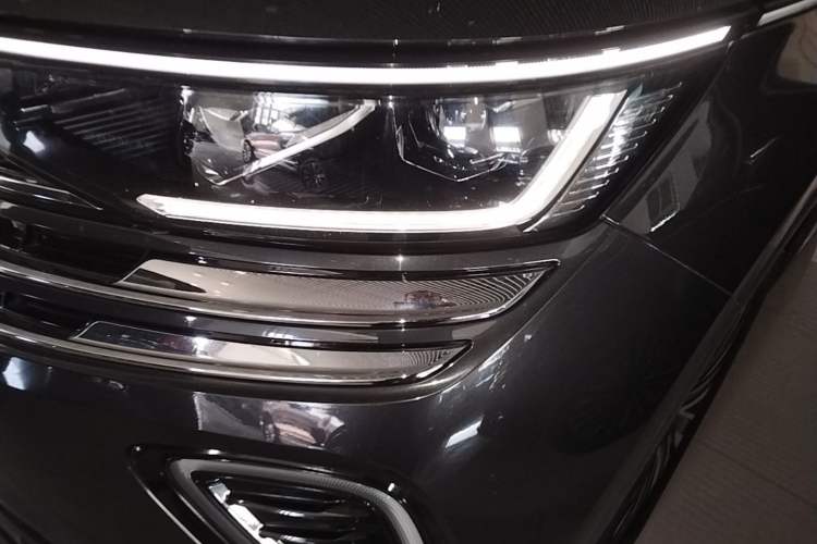 Used Volkswagen Tavendor 2023 330TSI Luxury Touring Edition Left Front Headlight