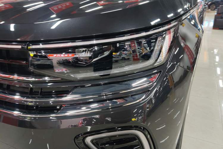 Used Volkswagen Tavendor 2023 330TSI Luxury Touring Edition Left Front Headlight